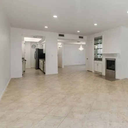 Image 2 - 14538 Benefit Street, Los Angeles, CA 91403, USA - Condo for sale