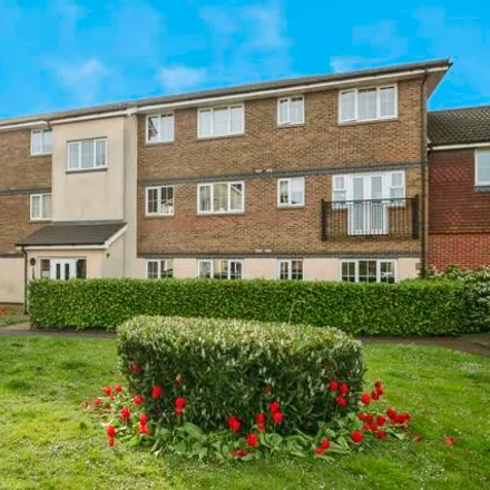 Buy this 2 bed apartment on Kiln Way in Dunstable, LU5 4GZ