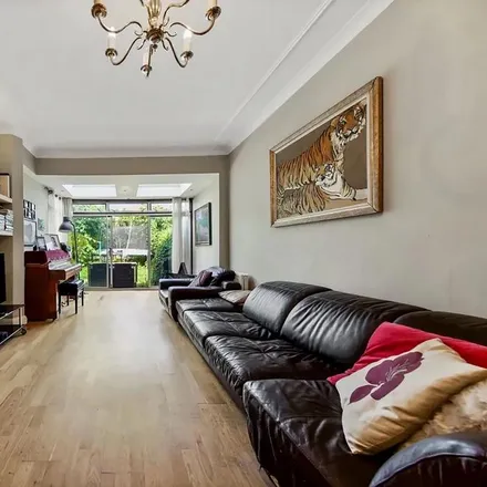 Image 6 - 241 Chamberlayne Road, Brondesbury Park, London, NW10 3NU, United Kingdom - House for rent