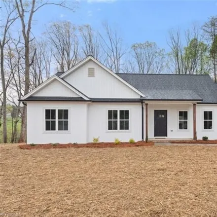 Image 1 - 6831 Red Bank Road, Forsyth County, NC 27019, USA - House for sale