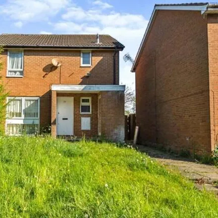 Buy this 3 bed house on Olympic Close in Luton, LU3 3UQ