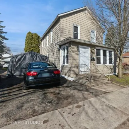 Buy this 4 bed house on 1494 Laurel Avenue in Waukegan, IL 60085