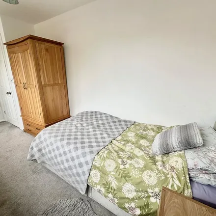Rent this 5 bed duplex on The Gorse in Altrincham, WA14 3DA