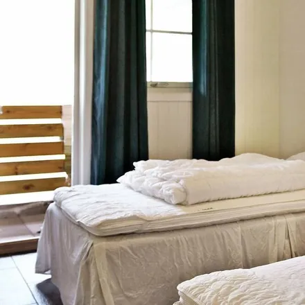 Rent this 3 bed house on Eviny Leirvik i Sogn in Øykjanes, Leirvik