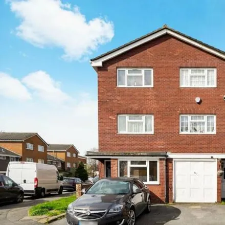 Buy this 3 bed townhouse on Matthews Road in London, UB6 0SN