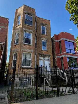 Buy this 9 bed duplex on 3315 West Le Moyne Street in Chicago, IL 60651