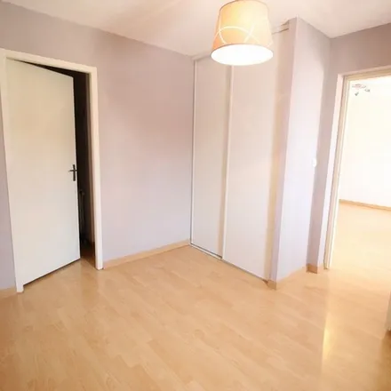 Rent this 2 bed apartment on 2 b Rue Guébriant in 21130 Auxonne, France