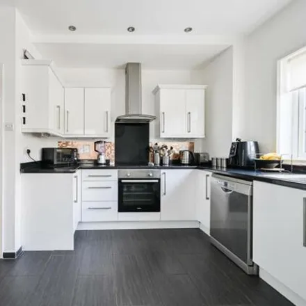 Image 6 - Friday Hill West, London, E4 6EW, United Kingdom - House for sale