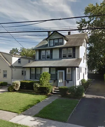 Buy this 4 bed townhouse on 38 Waterview Place in Village of Lynbrook, NY 11563