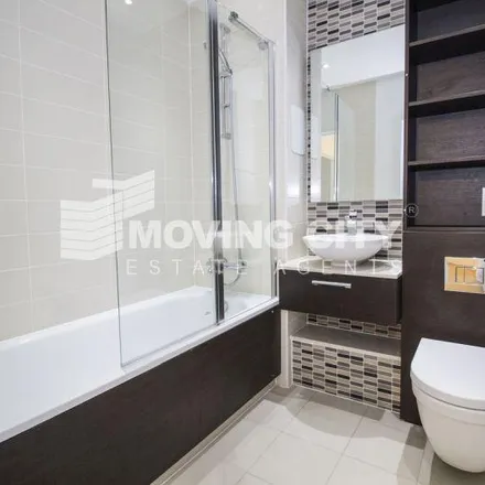 Image 4 - Boathouse Apartments, 8 Cotall Street, Bow Common, London, E14 6TL, United Kingdom - Apartment for rent