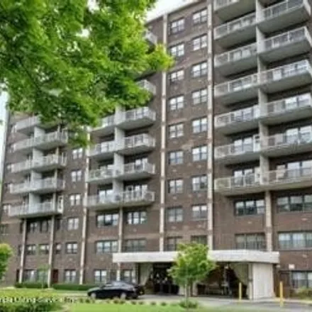 Buy this 1 bed condo on 1100 Clove Road in New York, NY 10301