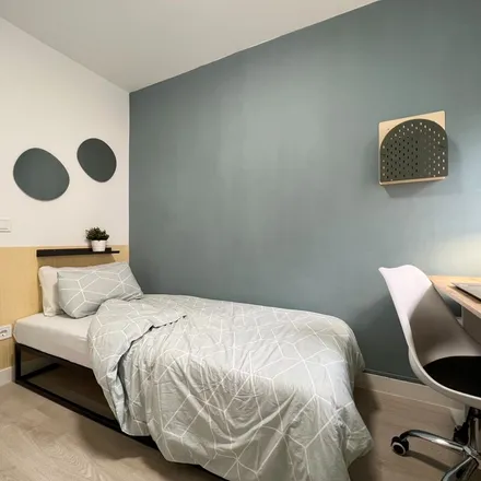 Image 6 - Calle de San Dacio, 28034 Madrid, Spain - Apartment for rent