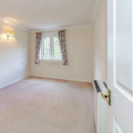 Image 4 - Croydon Road, Tandridge, CR3 6QF, United Kingdom - Apartment for sale