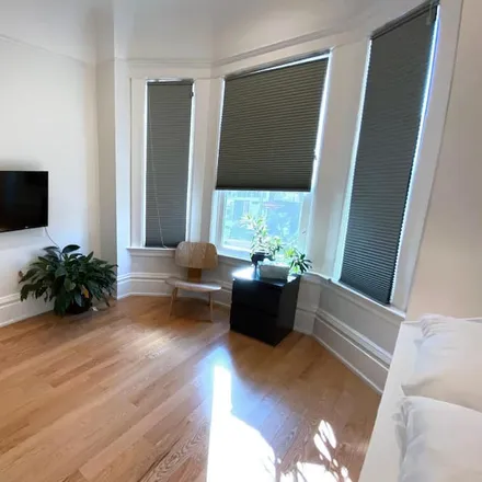 Rent this 4 bed house on San Francisco