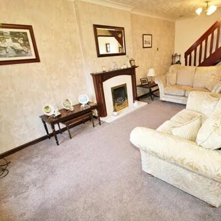 Image 3 - Yellow Lodge Drive, Westhoughton, BL5 3EX, United Kingdom - House for sale