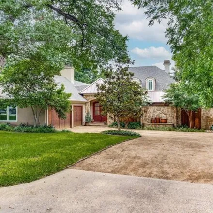 Buy this 5 bed house on 1225 Lausanne Avenue in Dallas, TX 75208