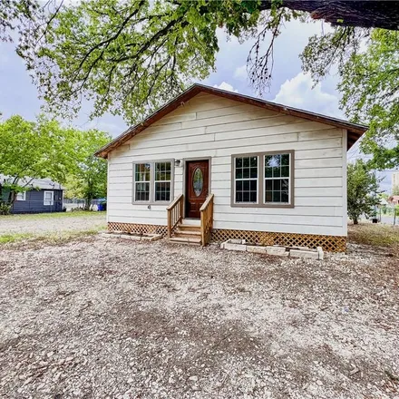 Rent this 3 bed house on 601 Mitchell Avenue in Seguin, TX 78155