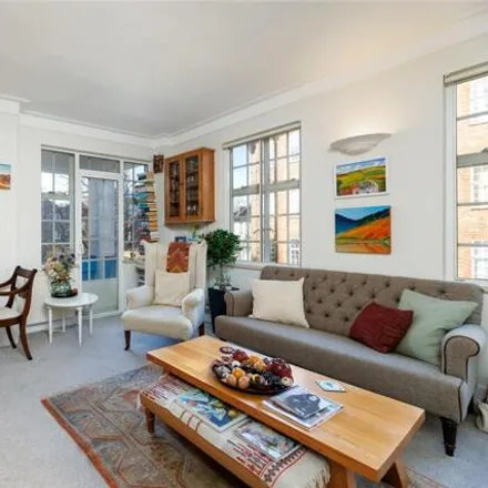 Image 7 - King's Court South, Chelsea Manor Gardens, London, SW3 5EG, United Kingdom - Apartment for sale