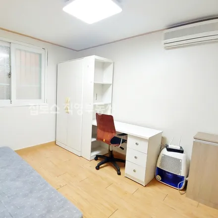 Rent this studio apartment on 서울특별시 관악구 봉천동 1587-14