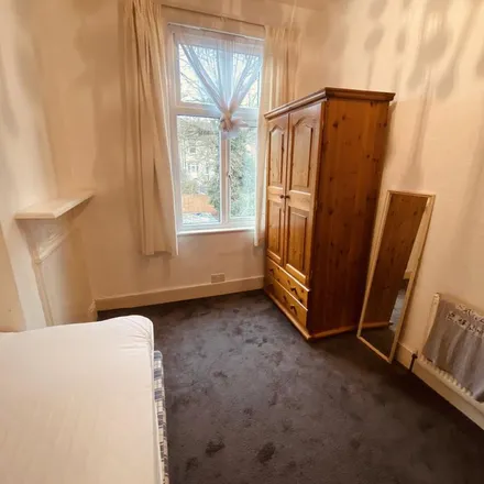 Rent this 1 bed townhouse on Maidstone Road in Bowes Park, London
