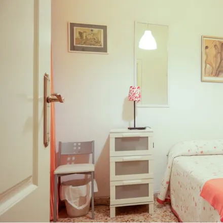 Rent this 4 bed room on Calle del Alcalde Sáinz de Baranda in 105, 28007 Madrid