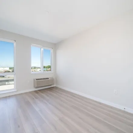 Rent this 3 bed apartment on 10 Bennett Street in Jersey City, NJ 07304