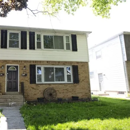 Buy this studio house on 537 in 539 South 74th Street, Milwaukee