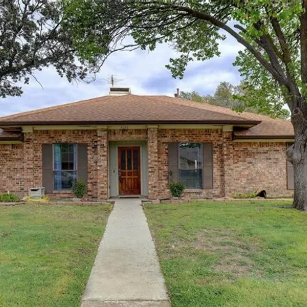 Rent this 3 bed house on 2671 Fallcreek Drive in Carrollton, TX 75006