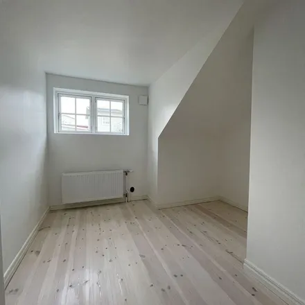 Rent this 4 bed apartment on Sandstensgatan 20 in 422 43 Gothenburg, Sweden