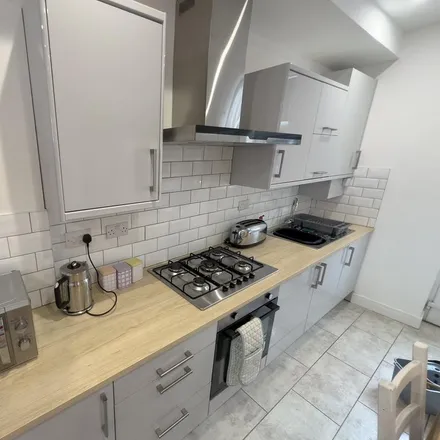 Image 2 - Thornycroft Road, Liverpool, L15 0EN, United Kingdom - House for rent