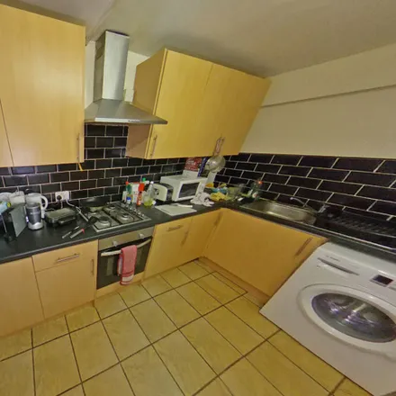 Rent this 6 bed townhouse on 31 Chestnut Avenue in Leeds, LS6 1BA