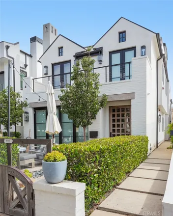 Rent this 2 bed condo on 421 Marigold Avenue in Newport Beach, CA 92625