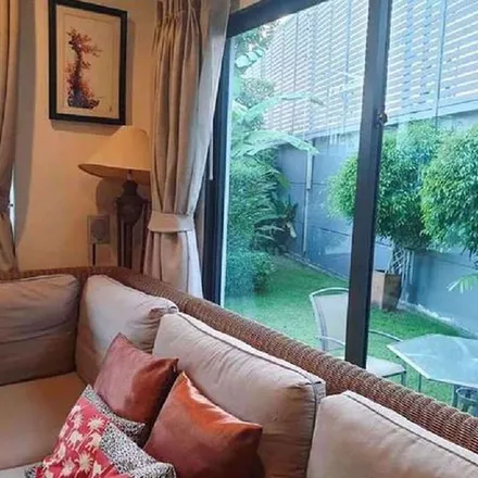 Rent this 4 bed duplex on unnamed road in Bang Kapi District, Bangkok 10240