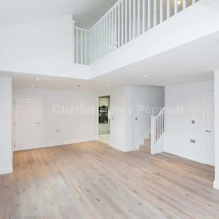 Image 1 - Princess Park Manor, Baron Close, London, N11 3PS, United Kingdom - Apartment for rent