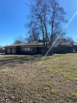 Buy this 5 bed house on 724 Northeast 5th Street in Wagoner, OK 74467