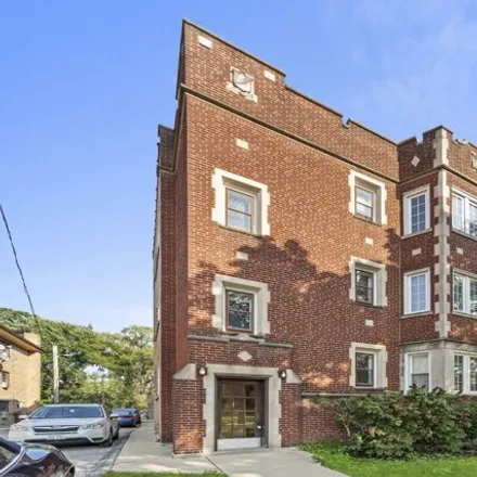 Buy this 4 bed condo on 10431-10433 South Hale Avenue in Chicago, IL 60643