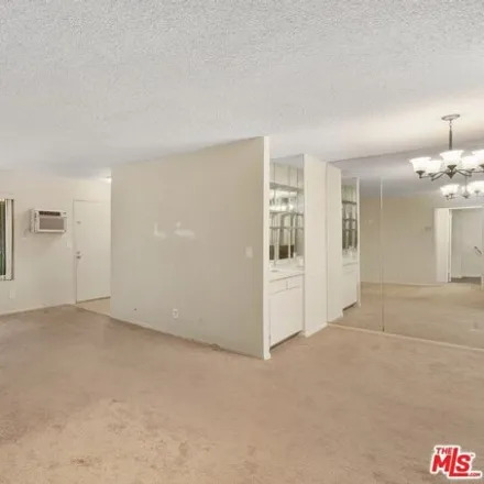 Image 8 - 1810 Camden Avenue, Los Angeles, CA 90025, USA - Condo for sale