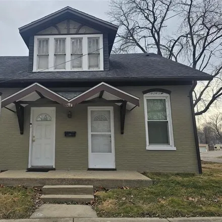 Buy this 2 bed house on 558 West Lincoln Street in Belleville, IL 62220