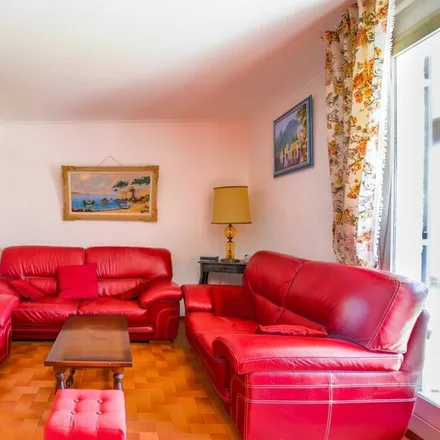 Rent this 3 bed house on 83210 Solliès-Pont