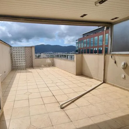 Buy this 3 bed apartment on Servidão Cristiano Wanderley Faria 25 in Trindade, Florianópolis - SC