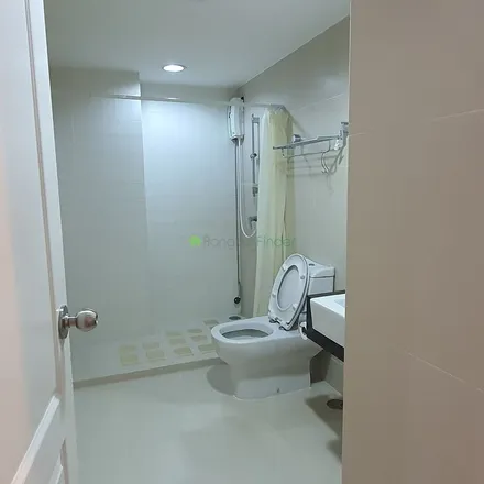 Rent this 3 bed apartment on Rama IX Road in Huai Khwang District, Bangkok 10310
