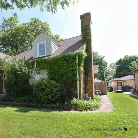 Buy this 3 bed house on 445 Welty Avenue in Rockford, IL 61107