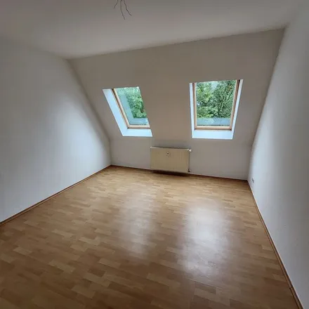 Rent this 2 bed apartment on Knevelspfädchen 28 in 47249 Duisburg, Germany