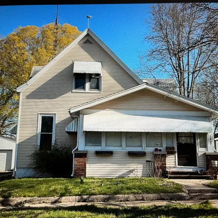 Image 2 - 1407 West Chestnut Street, Bloomington, IL 61701, USA - House for sale