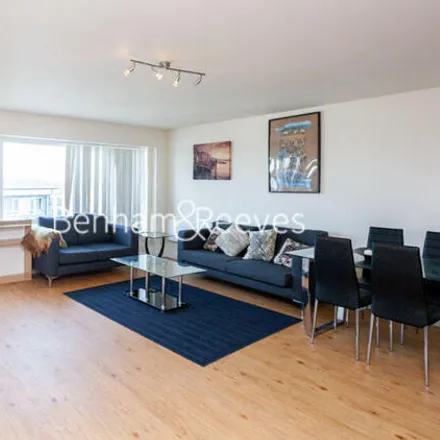 Rent this 2 bed room on Pinnacle House in Boulevard Drive, London