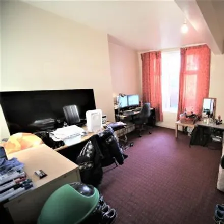Rent this 3 bed apartment on Chapel Lane in Leeds, LS6 3BW