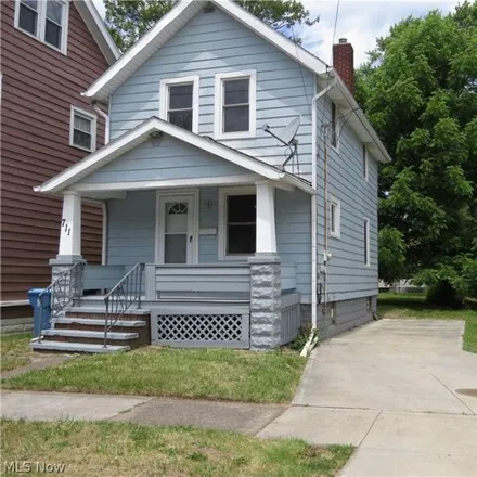 Buy this 2 bed house on 711 E St in Lorain, Ohio