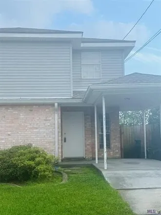 Rent this 3 bed townhouse on 4528 Belle Drive in Pontchartrain Shores, Metairie