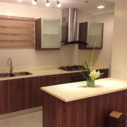Rent this 3 bed condo on C. Raymundo Avenue in Pasig, 1607