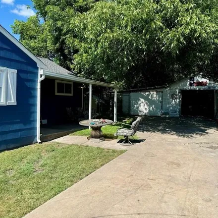 Image 4 - 130 N Washington St, Farmersville, Texas, 75442 - House for sale